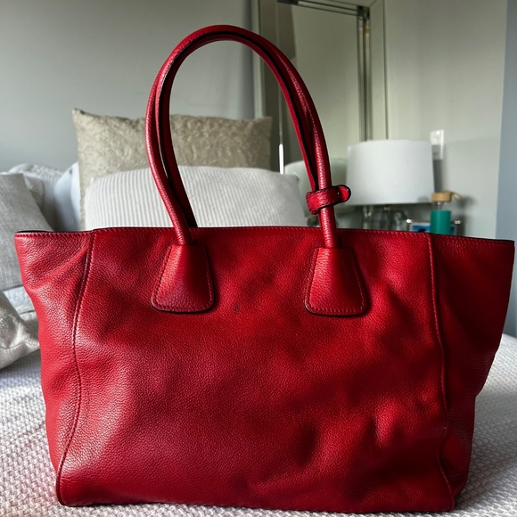 Red leather Prada bag - Picture 5 of 10